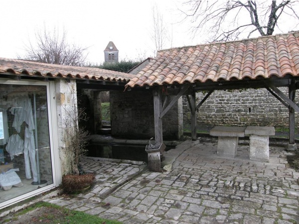 Photo Nanteuil-en-Vallée - Nanteuil en Vallée / Lavoir