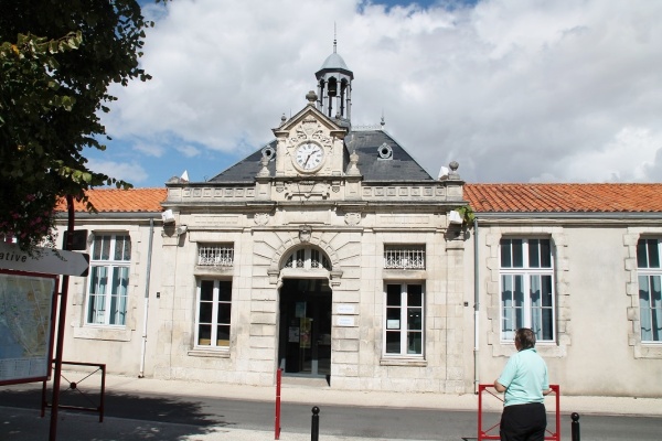 Photo Angoulins - la mairie