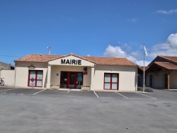 Photo paysage et monuments, Brie-sous-Mortagne - la mairie