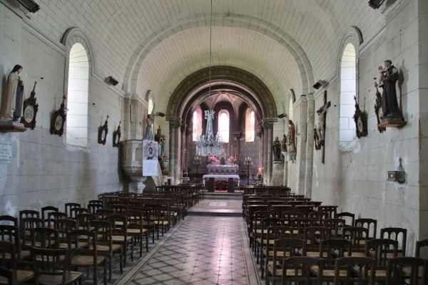 Photo Brie-sous-Mortagne - église Saint Pierre