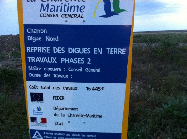 Travaux des digues à Charron