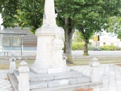 Photo paysage et monuments, Dompierre-sur-Mer - le monument aux morts