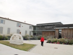 Photo paysage et monuments, Dompierre-sur-Mer - la mairie