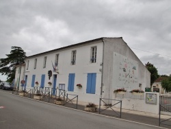 Photo paysage et monuments, L'Éguille - la mairie