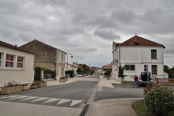 Photo L'Éguille - le village