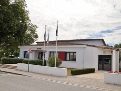 Photo paysage et monuments, Grézac - la Mairie