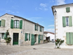 Photo paysage et monuments, Grézac - le village