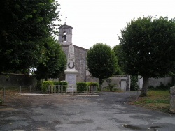 Photo paysage et monuments, Le Gué-d'Alleré - Place de l'église