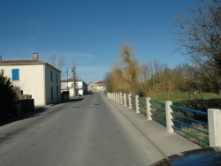 Photo paysage et monuments, Le Gué-d'Alleré - Le pont