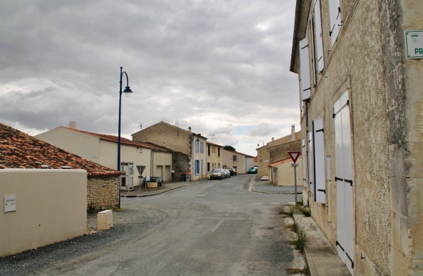 Rue principale du Village