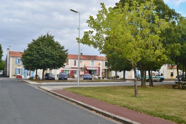 Photo La Jarrie-Audouin - la commune