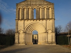 Photo paysage et monuments, Lozay - Entrée du jardin de Sculpture Romane