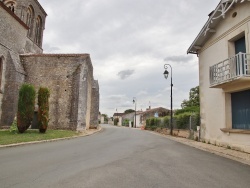 Photo paysage et monuments, Montpellier-de-Médillan - le village