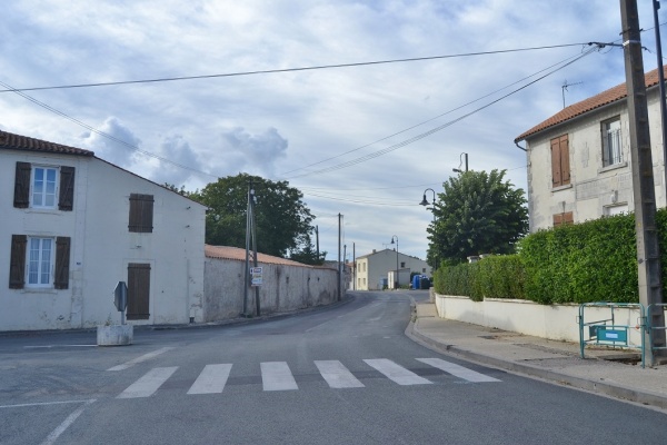 Photo Montroy - le village