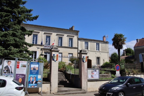 Photo Mortagne-sur-Gironde - la mairie