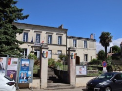 Photo paysage et monuments, Mortagne-sur-Gironde - la mairie