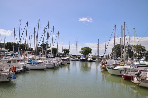 Photo Mortagne-sur-Gironde - le port