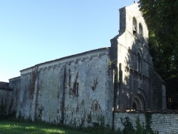 Photo paysage et monuments, Romazières - Eglise 12ème siècle de Romazieres.