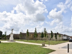 Photo paysage et monuments, Saint-André-de-Lidon - le village