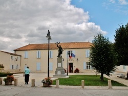 Photo paysage et monuments, Saint-Jean-de-Liversay - La Mairie
