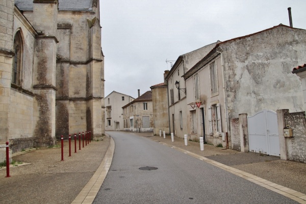 Photo Saint-Just-Luzac - le village