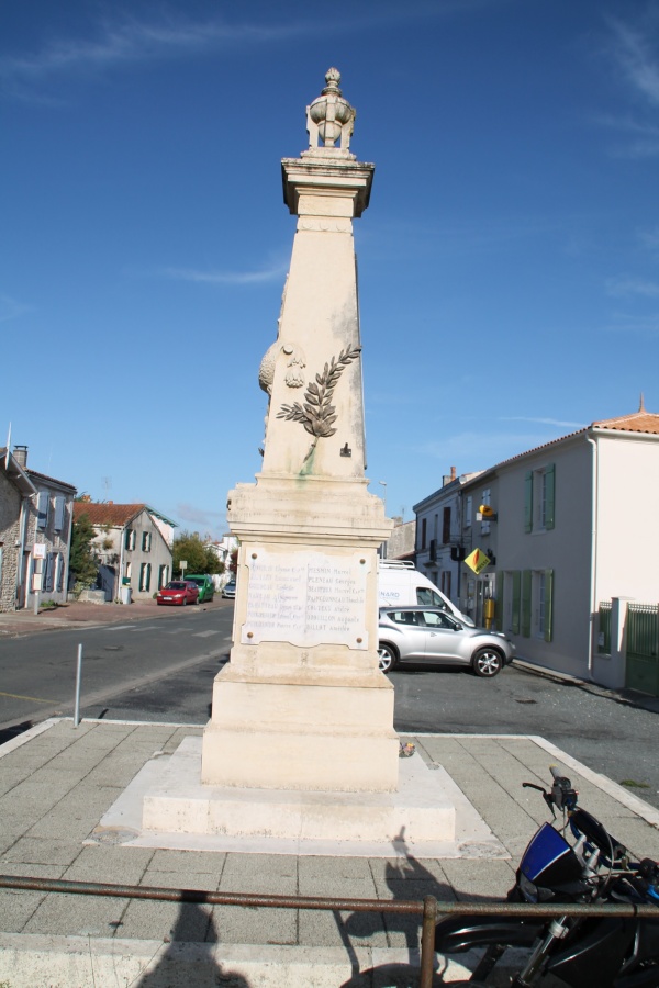 Photo Saint-Laurent-de-la-Prée - le monument aux morts