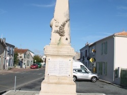 Photo paysage et monuments, Saint-Laurent-de-la-Prée - le monument aux morts