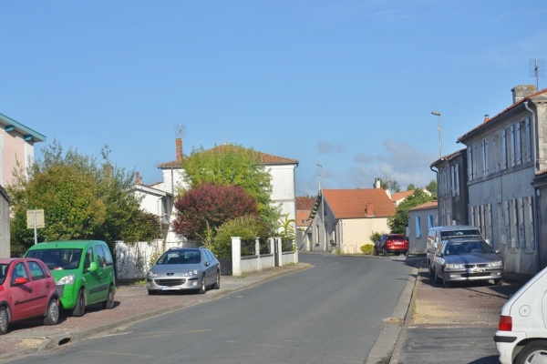 Photo Saint-Laurent-de-la-Prée - la commune