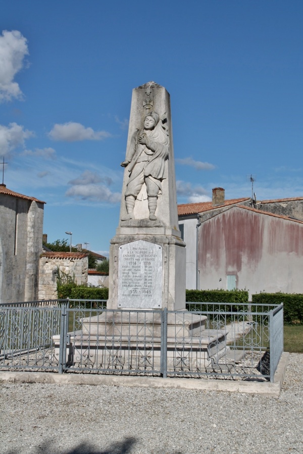 Photo Saint-Rogatien - le monument aux morts