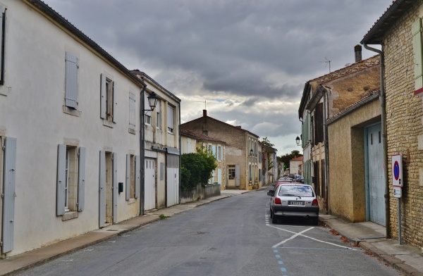 Photo Saint-Sauveur-d'Aunis - Rue du Village