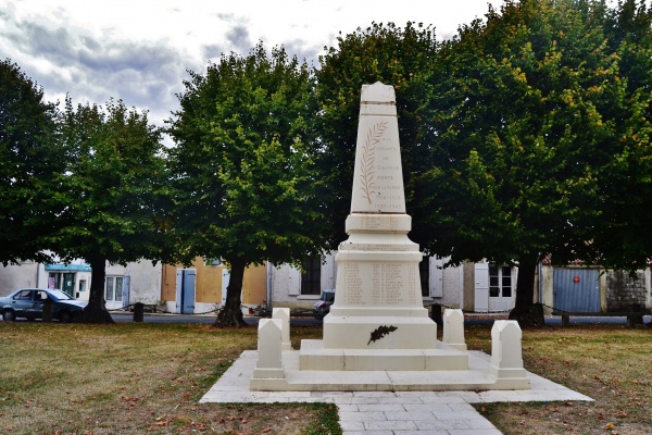 Photo Saint-Sauveur-d'Aunis - Monument aux Morts