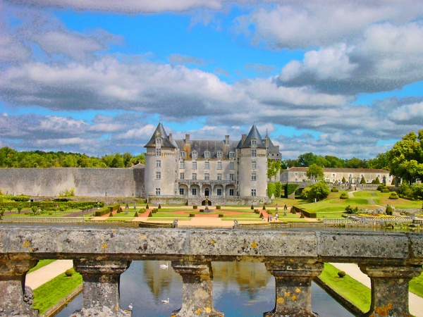 Region de Saintes - le chateau de la Roche Gourbon