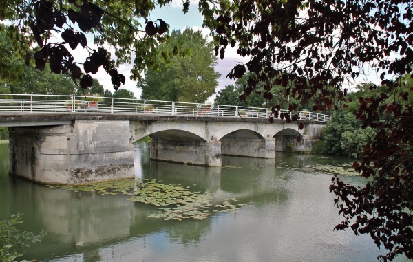 Pont sur La Boutonne
