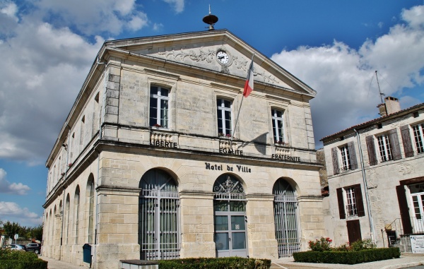 Photo Tonnay-Boutonne - Hotel-de-Ville
