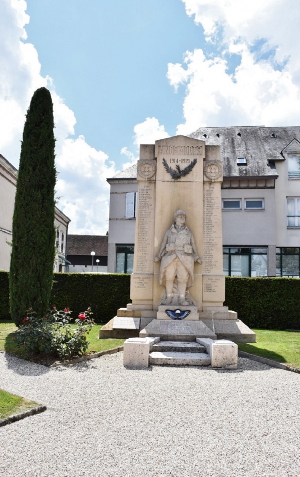 Photo Aubigny-sur-Nère - le Monument Aux Morts