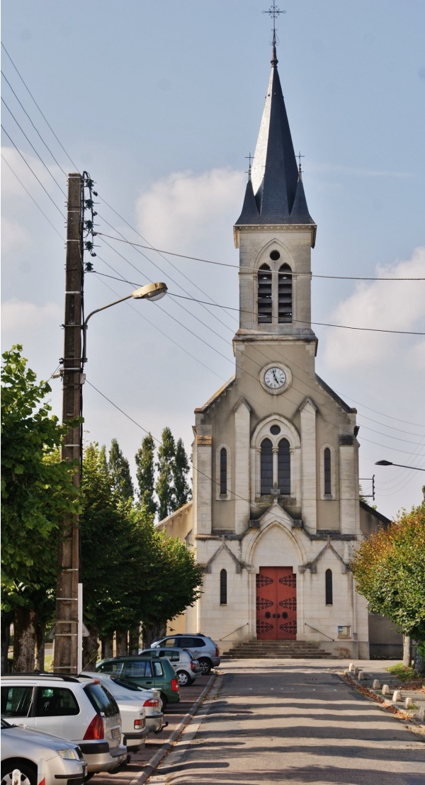 Photo Jouet-sur-l'Aubois - L'église