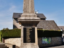 Photo paysage et monuments, Albussac - le Monument-aux-Morts