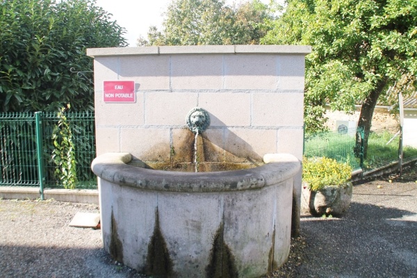 Photo Champagnac-la-Noaille - la fontaine
