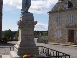 Photo paysage et monuments, Champagnac-la-Prune - le monument aux morts