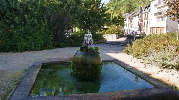 Photo Laguenne - la fontaine