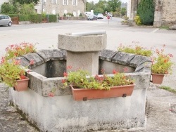 Photo paysage et monuments, Lapleau - la fontaine