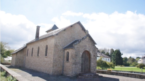 Photo Montaignac-Saint-Hippolyte - église Saint Hippolyte