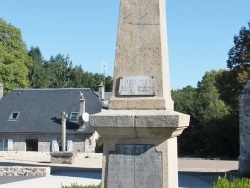 Photo paysage et monuments, Saint-Pardoux-la-Croisille - le monument aux morts