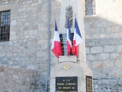 Photo paysage et monuments, Servières-le-Château - le monument aux morts