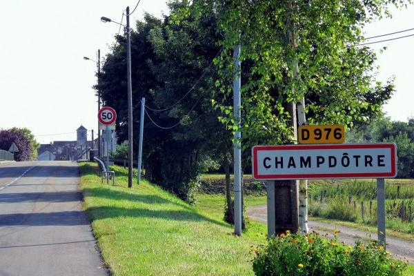 Photo Champdôtre - Entrée de Champdôtre.21