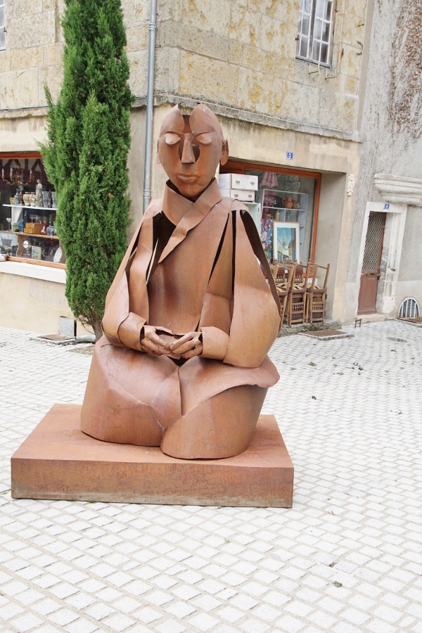 Photo Nolay - la statue