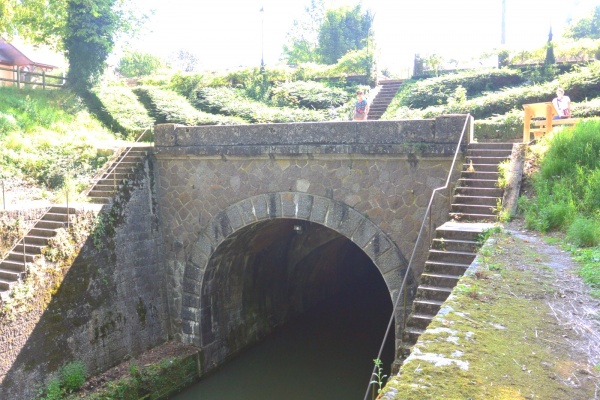 Pouilly en Auxois;Voûte du tunnel du canal de Bourgogne.