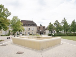 Photo paysage et monuments, Puligny-Montrachet - la fontaine