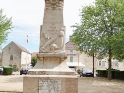 Photo paysage et monuments, Puligny-Montrachet - le monument aux morts