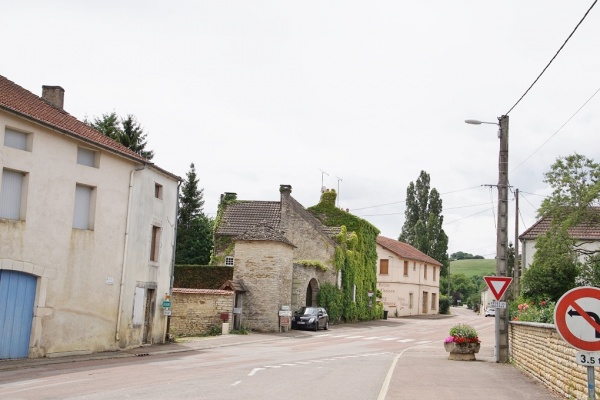 Photo La Rochepot - Le Village